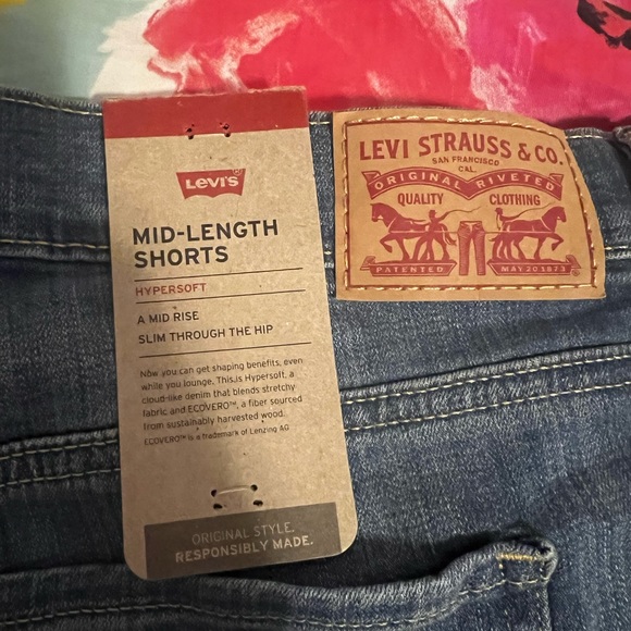 Levi’s Mid Length Jean Shorts - Picture 5 of 7